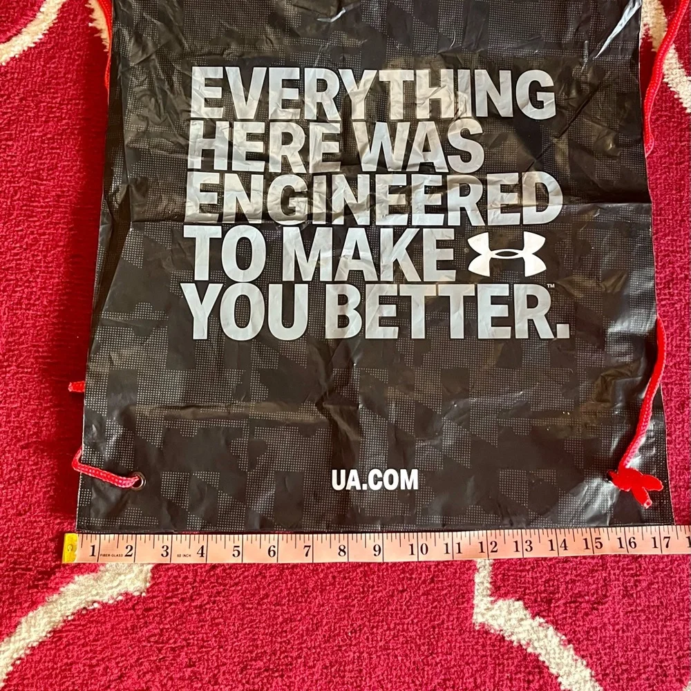 Under Armour bold black
